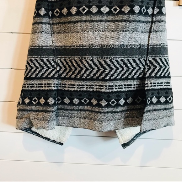 Me Jane Aztec Fleece southwest vest NWT small - Picture 7 of 7